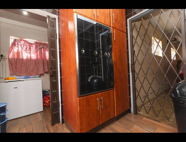 4 BEDROOM HOUSE FOR SALE IN ARENA PARK
